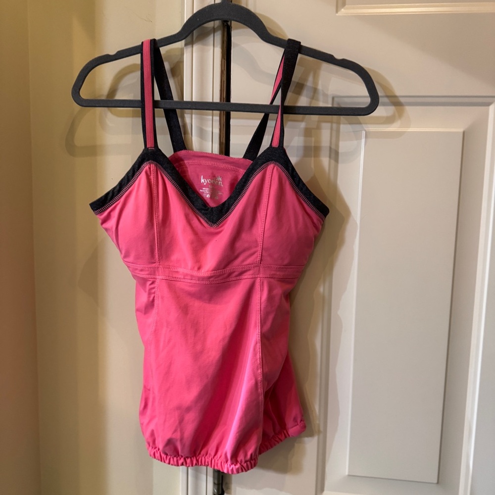 Kyodan pink and black tank top size medium